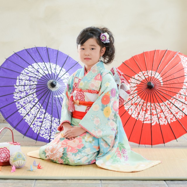 7歳の七五三　着物と和傘